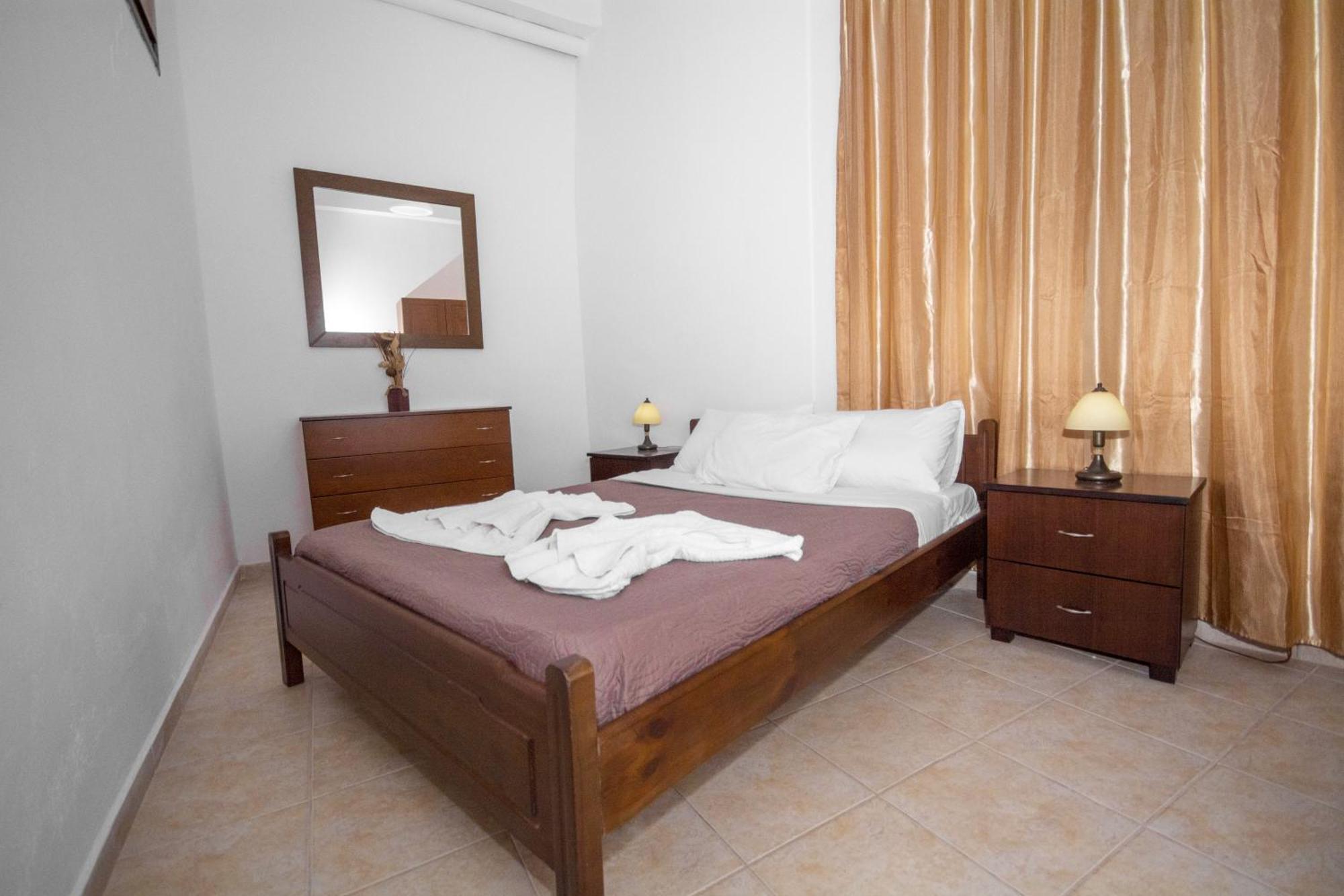 Christina Apartments Kissamos Bagian luar foto